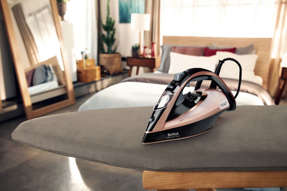 Triikrauad TEFAL  Steam Iron FV9845 3200 W, Water tank capacity 350 ml, Continuous steam 60 g/min, Black/Rose Gold