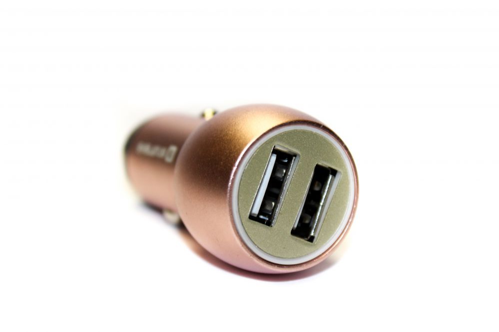 Auto charger Evelatus Universal Car Charger ECC01 PINK 2USB port 3.1A with stainless steel escape tool Pink
