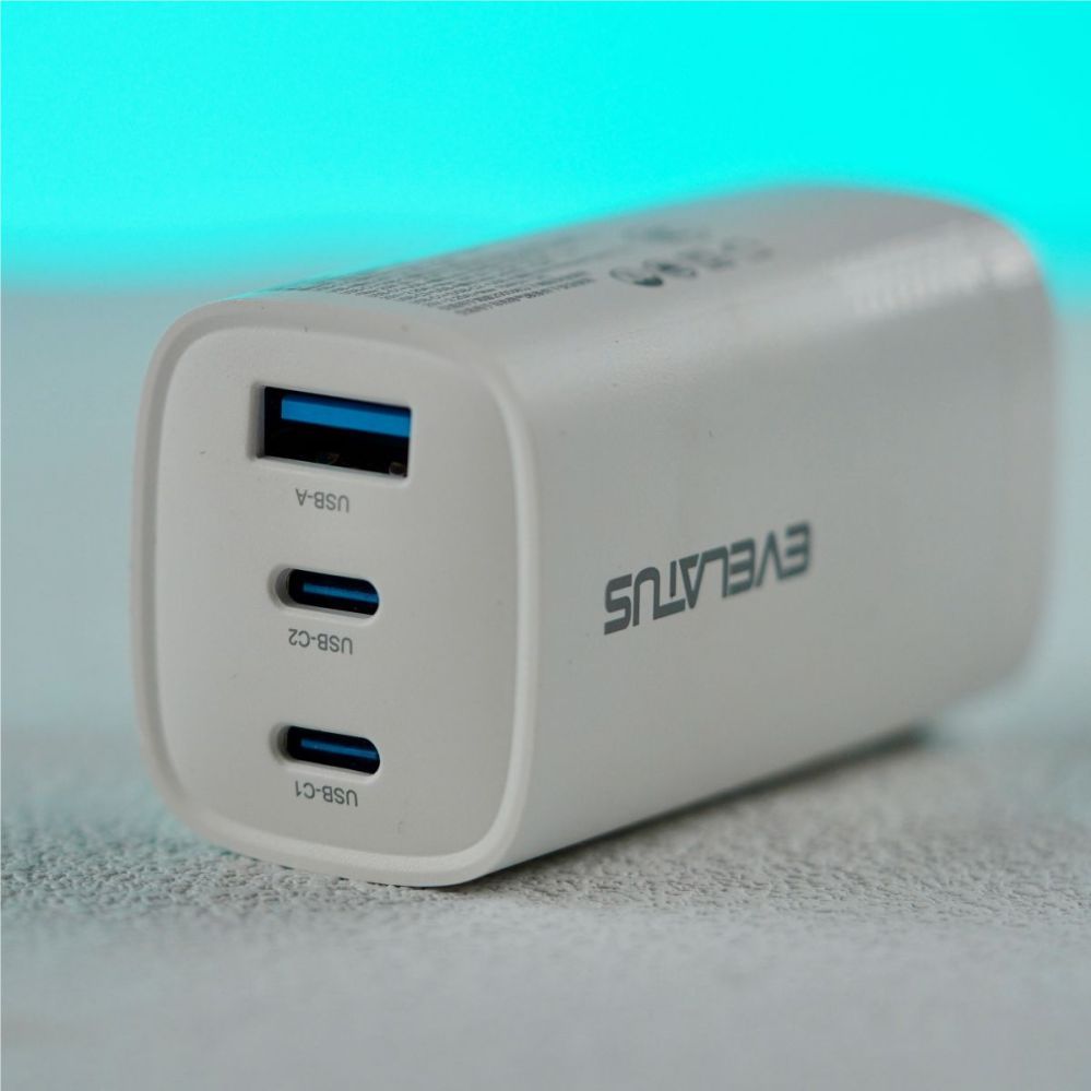 Адаптер Evelatus  65W Max Fast Charger CN USB-C1/USB-C1/USB-A White
