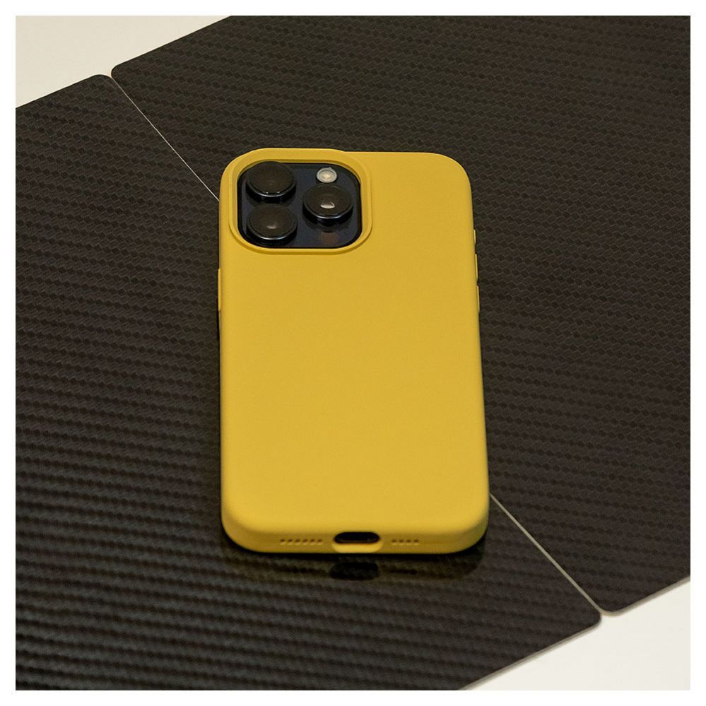 Tagakaaned Evelatus Apple iPhone 15 Pro Premium Soft Touch Silicone Case Gold