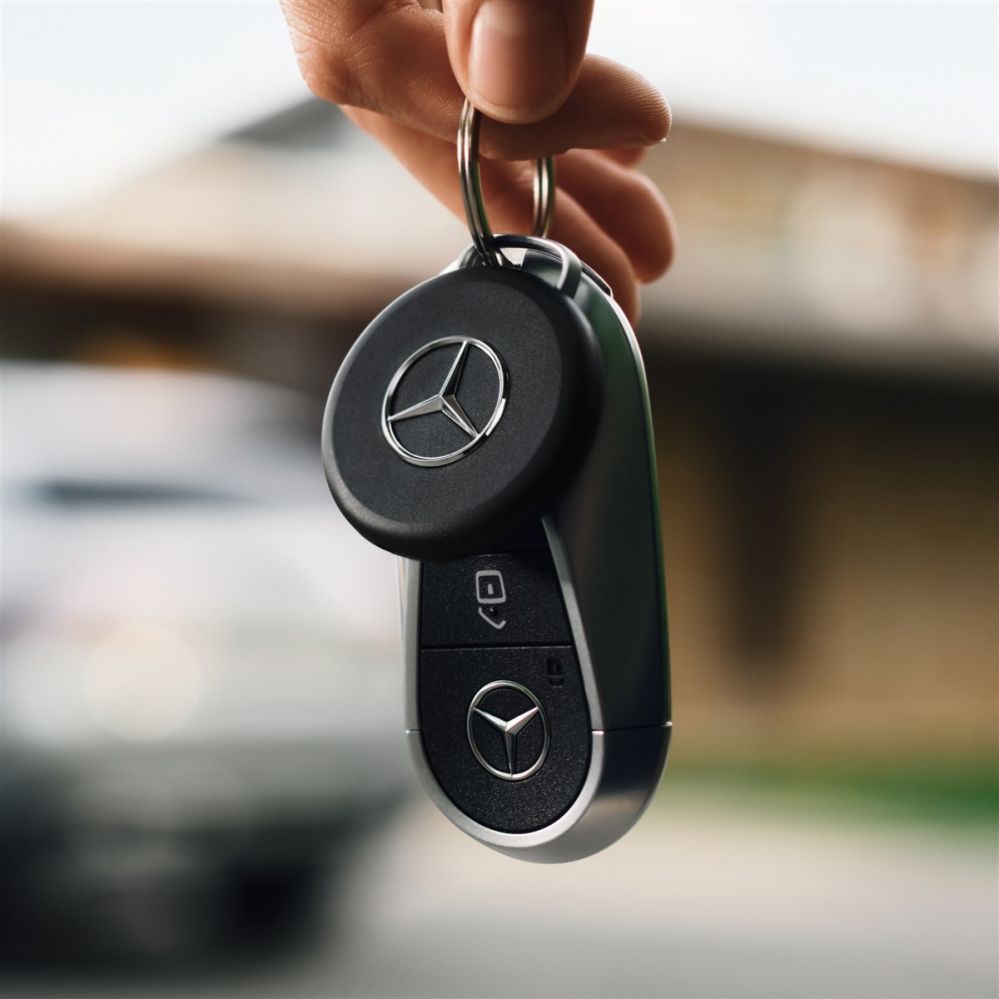 Muud kaubad chipolo  Chipolo LOOP Mercedes – Rechargeable Bluetooth Tracker with Silicone Loop for iOS & Android, Black