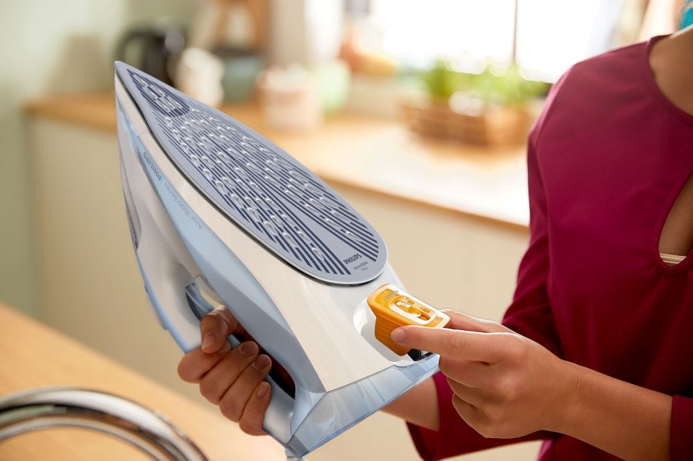 Утюг Philips  DST7011/20 HV Steam Iron, Light Blue/Gray