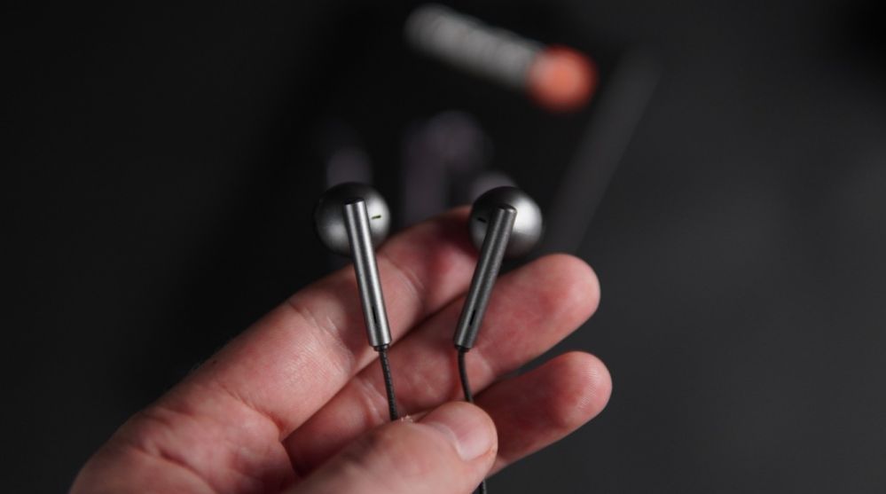 Wired headphones Evelatus  Crystal Clear Audio headphones with 3.5 mm jack with microphone CCA-3.5BL Black