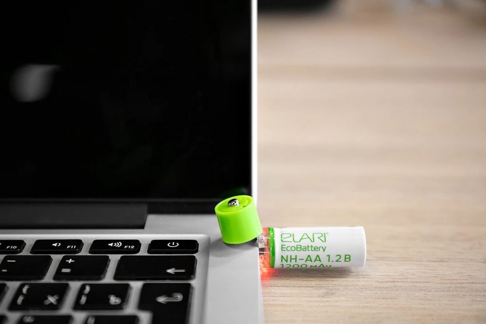 Batterie and charger Elari  Ecobattery AA