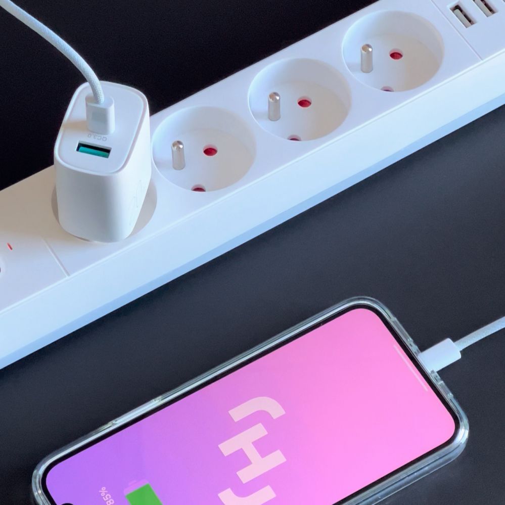 Adaptrid Joyroom  Joyroom fast charger USB-A QC3.0 / USB-C PD 20W white (L-QP2011)
