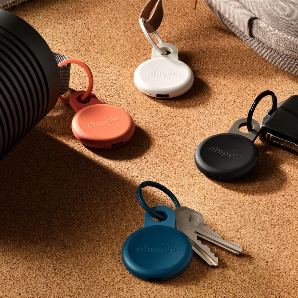 Other goods chipolo  Chipolo LOOP – Rechargeable Bluetooth Tracker with Silicone Loop for iOS & Android, 4col_Charcoal_Chalk_Navy_Coral