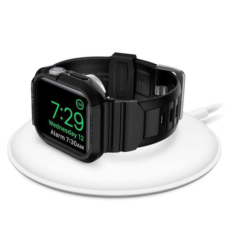 Чехол на заднюю панель Spigen  Black
