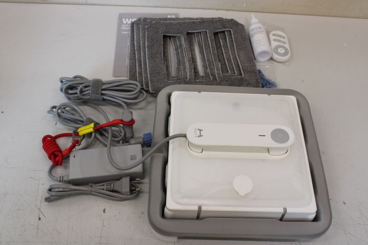 Laptop computer HUTT  SALE OUT.  Windows Cleaning Robot W9, 3800 Pa, White UNPACKED .DEMO  Windows Cleaning Robot W9  Corded 3800 Pa White