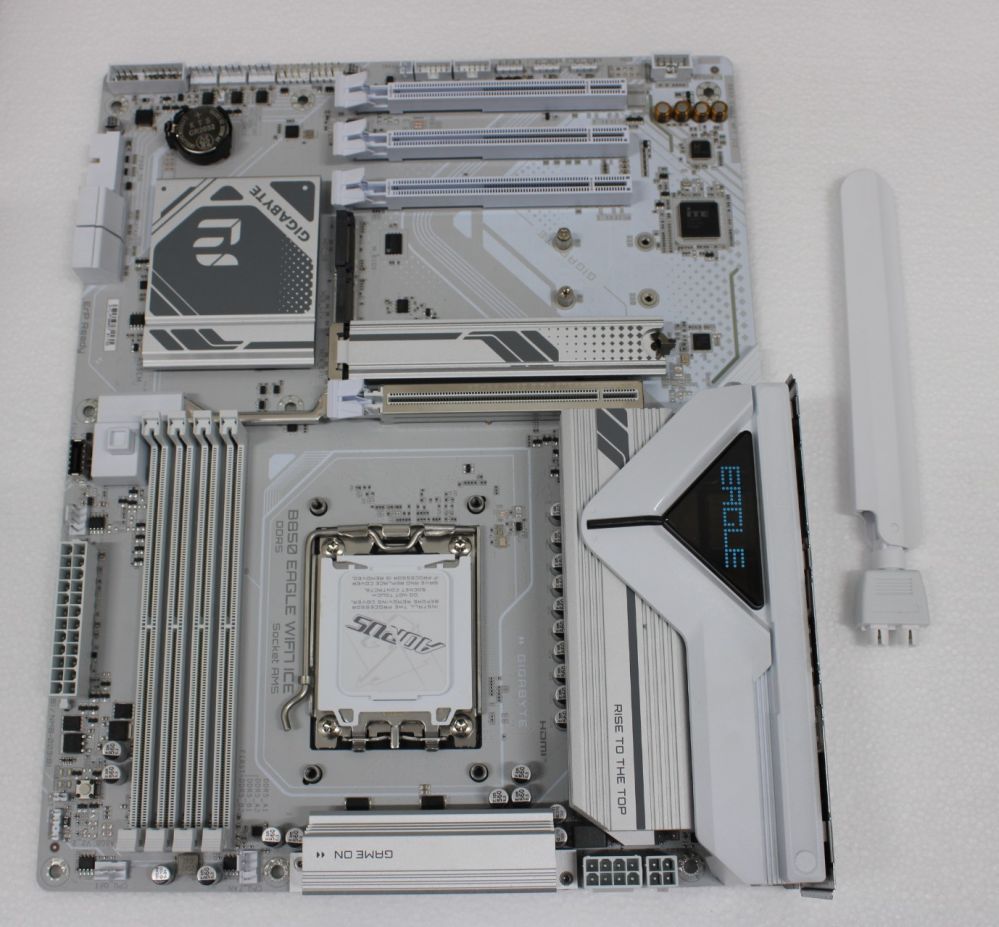 Материнская плата для процессоров Intel Gigabyte  SALE OUT.  USED, REFURBISHED, WITHOUT ACCESSORIES, ONLY BACK PANEL, AND ANTENA INCLUDED