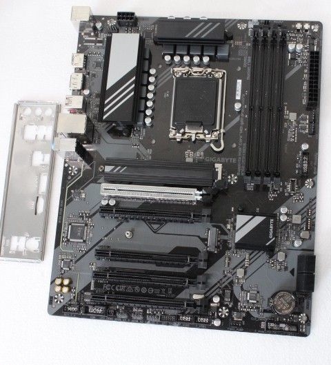 Intel protsessori emaplaat Gigabyte  USED, REFURBISHED, WITHOUT ORIGINAL PACKAGING AND ACCESSORIES, ONLY BACK PANEL INCLUDED